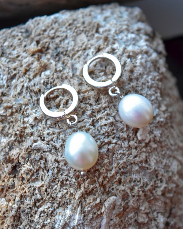 Sidabriniai hoops auskarai su perlais "Mėnuliukai"